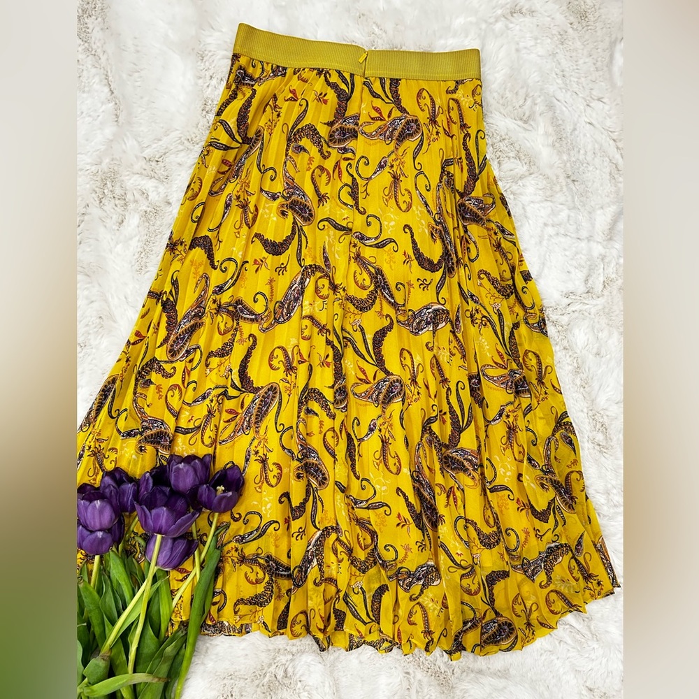 🌺Adorable skirt 🌺Like new🔥, worn once🙈